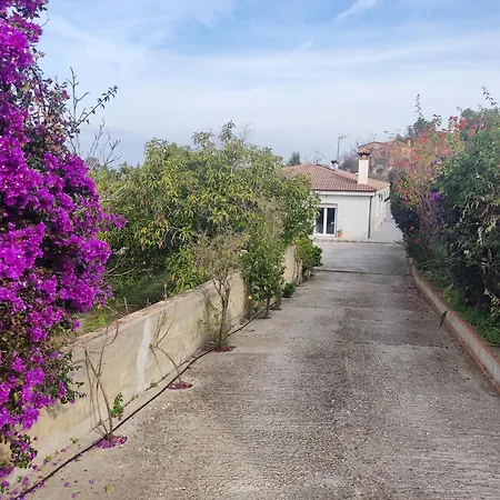 Vista El Montanes Villa *