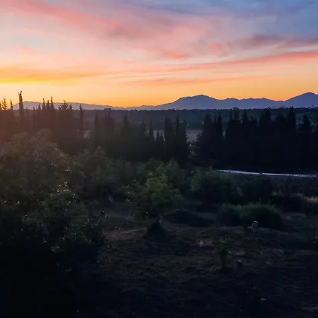 Vista El Montanes Villa *